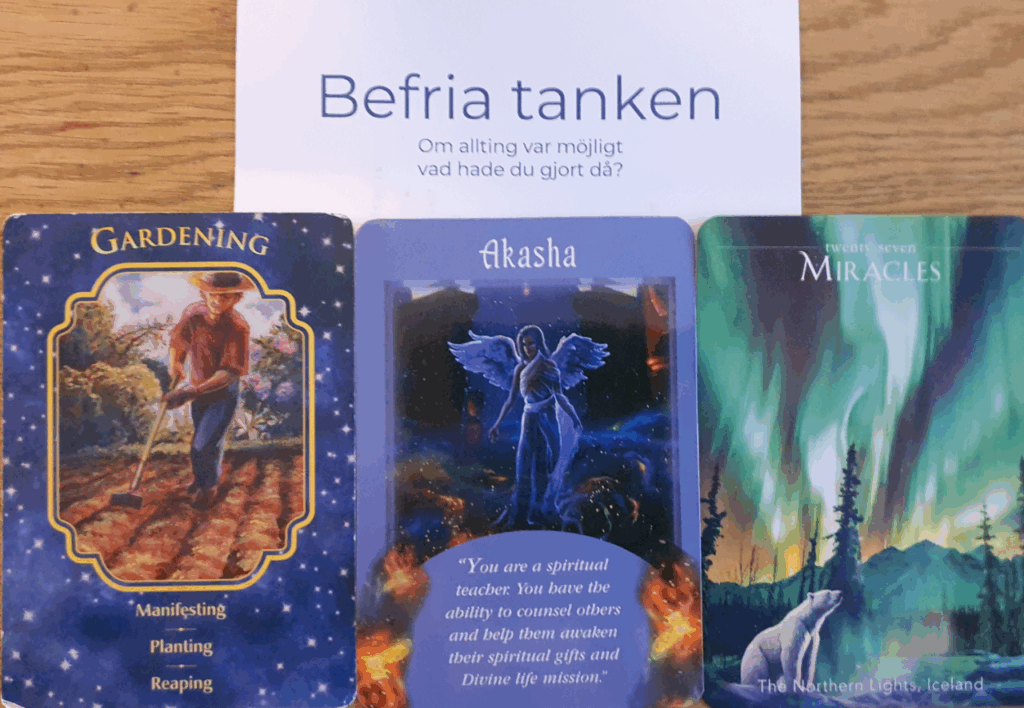 Änglarkort som visar: Befria tanken, planera, du är en spirituell ledare, mirakel.