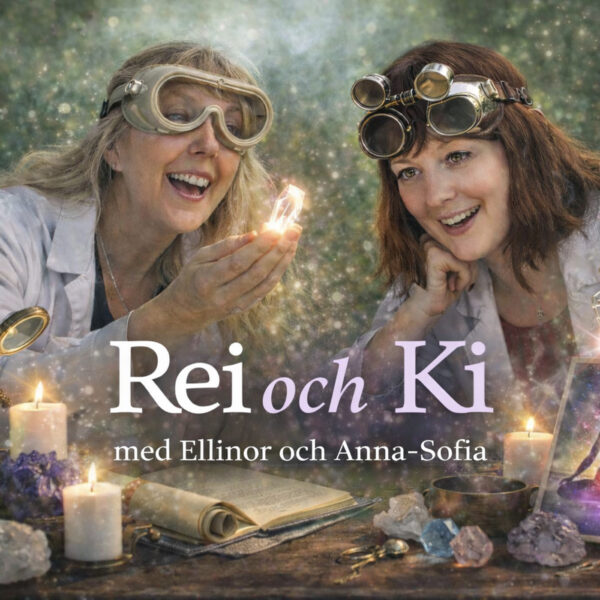 Bild på två labbklädda, glada Reikutövare